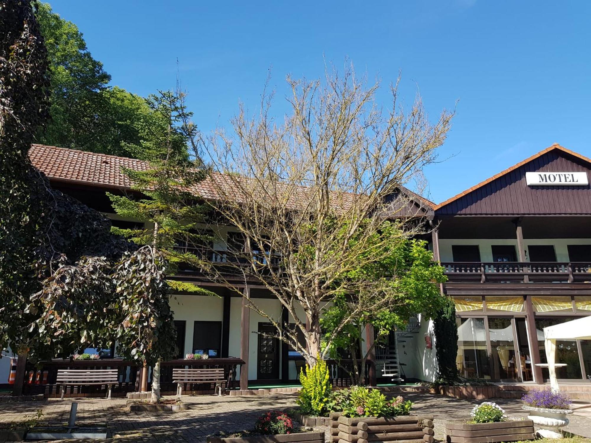 Motel Zur Festwiese Gierstadt Ngoại thất bức ảnh