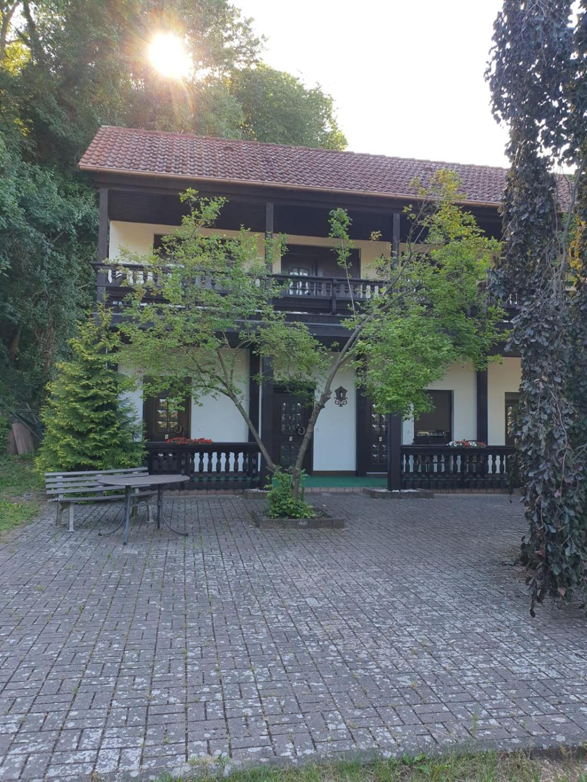 Motel Zur Festwiese Gierstadt Ngoại thất bức ảnh